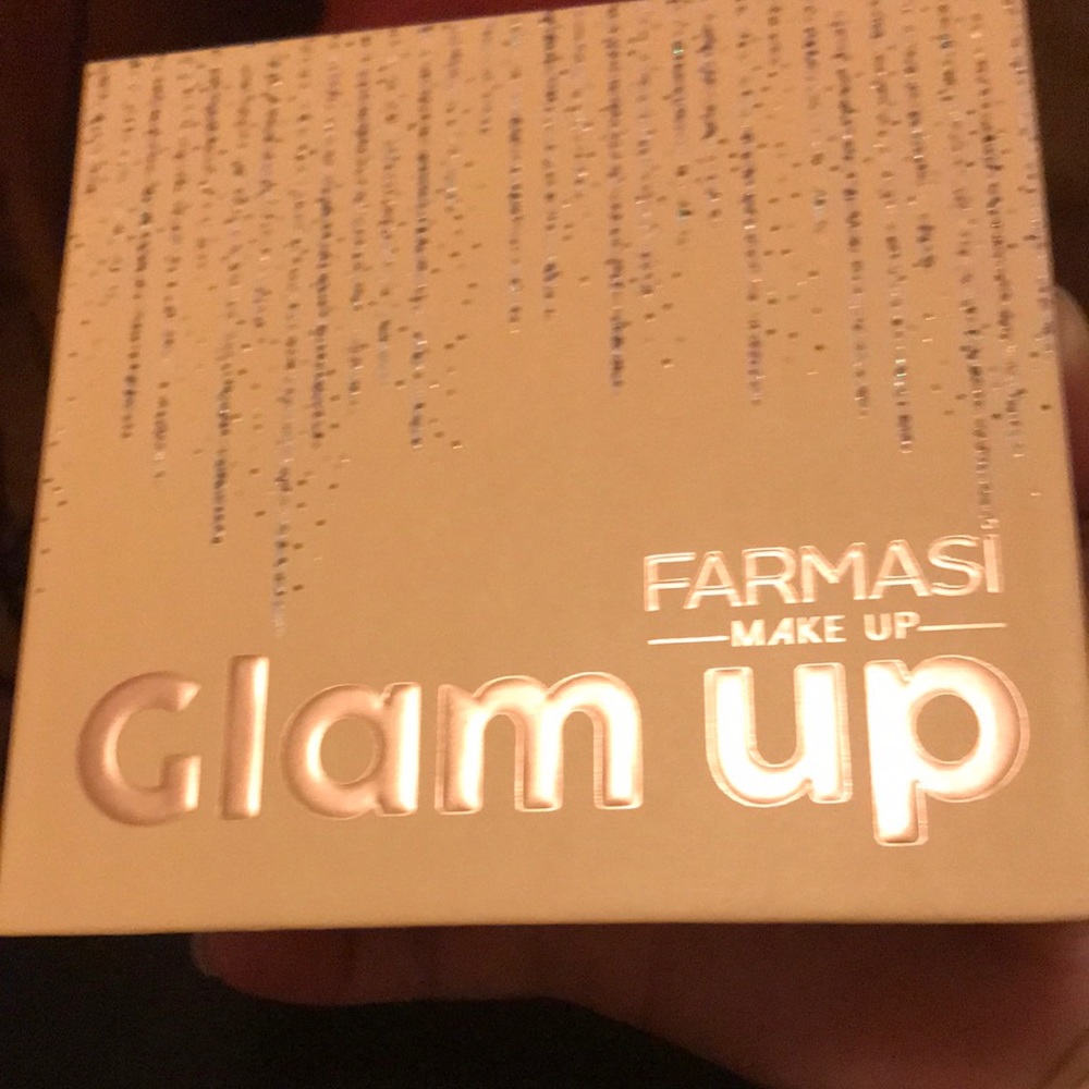 Eyeshadow palette with browns colors